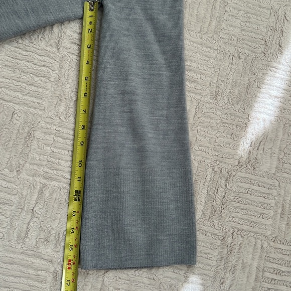 Lululemon City Trek Turtleneck Merino wool in Heathered Silver Drop, Size Small - Picture 16 of 16